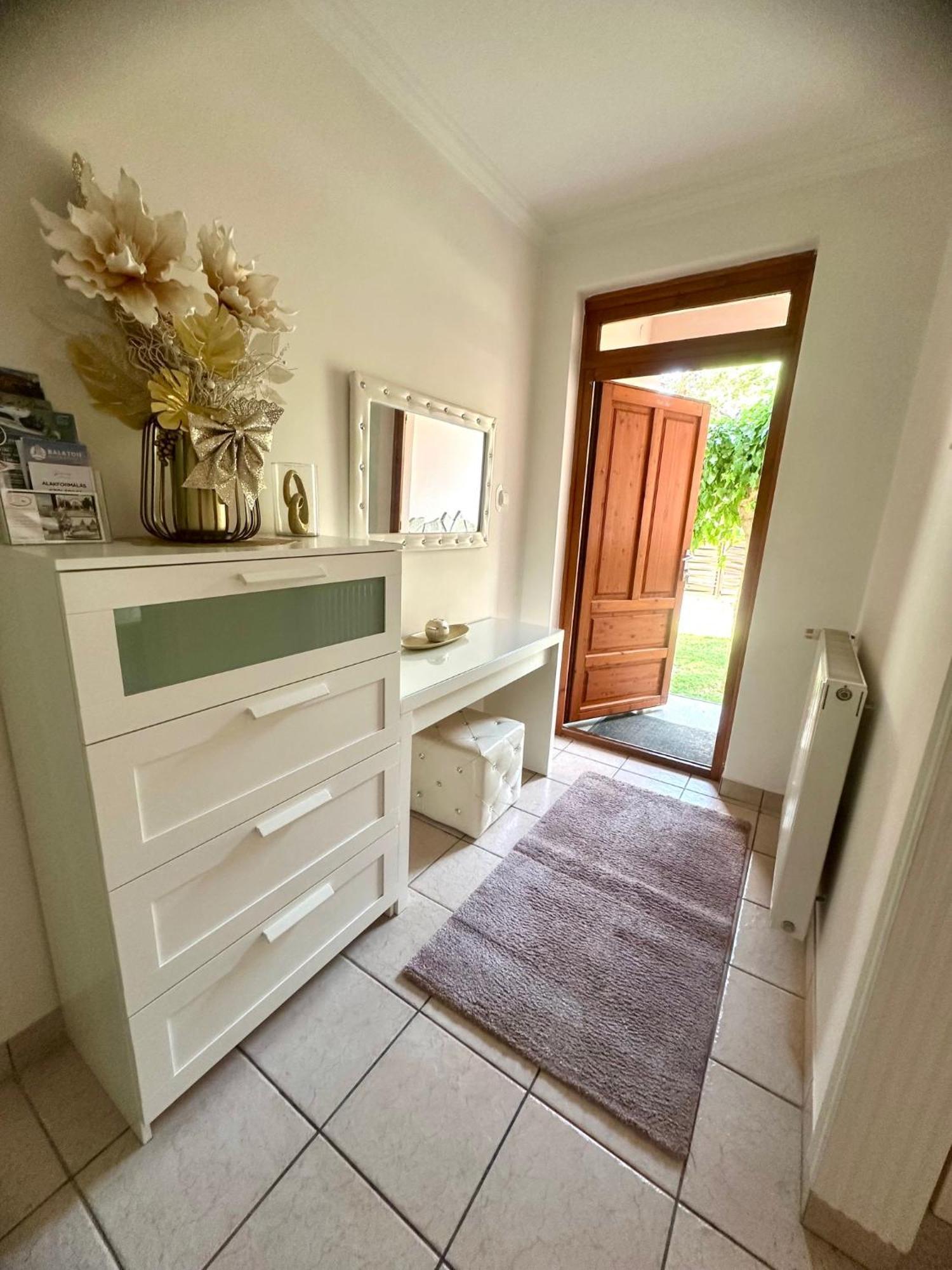 Do-ti Apartmanhaz * Balatonlelle